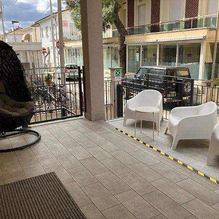 Hotel Bed And Book Rimini Exterior foto