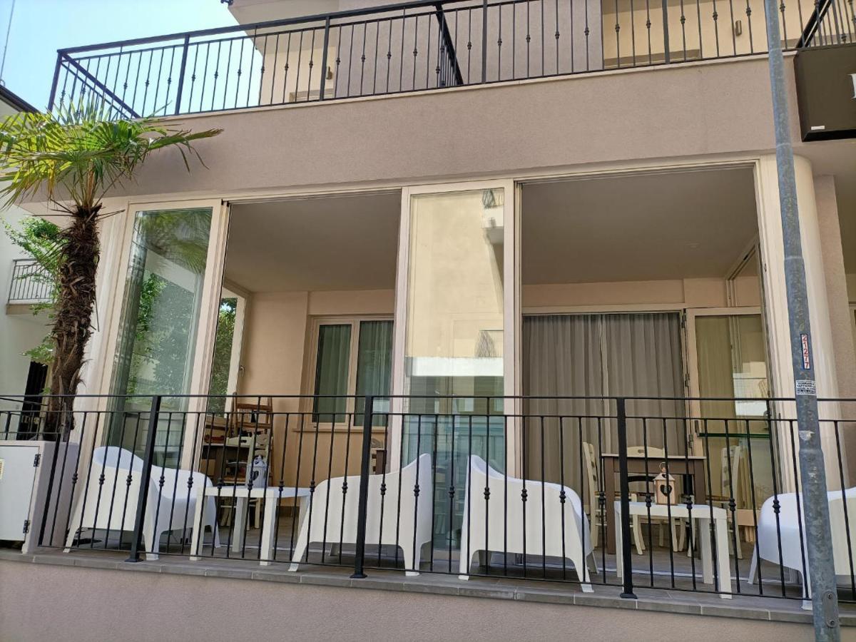 Hotel Bed And Book Rimini Exterior foto