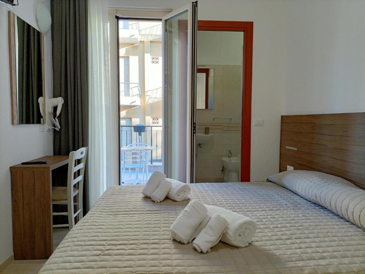 Hotel Bed And Book Rimini Exterior foto