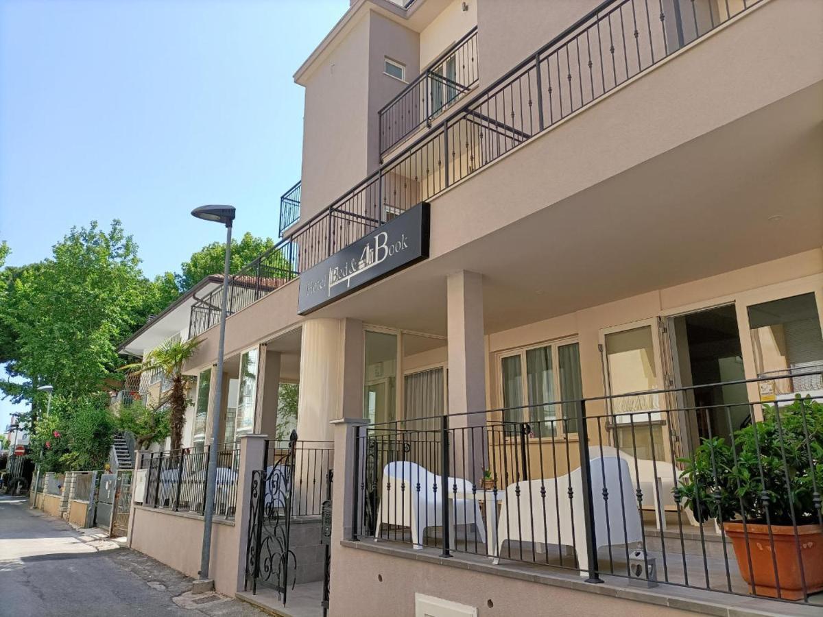 Hotel Bed And Book Rimini Exterior foto