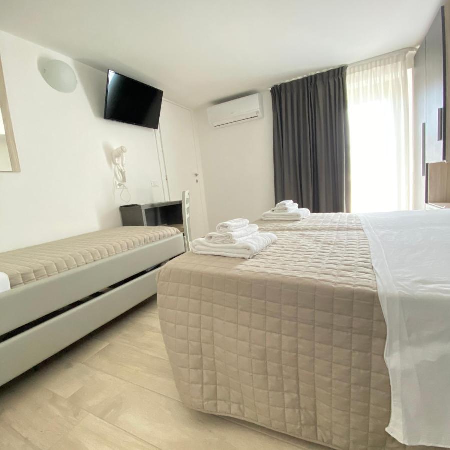 Hotel Bed And Book Rimini Exterior foto