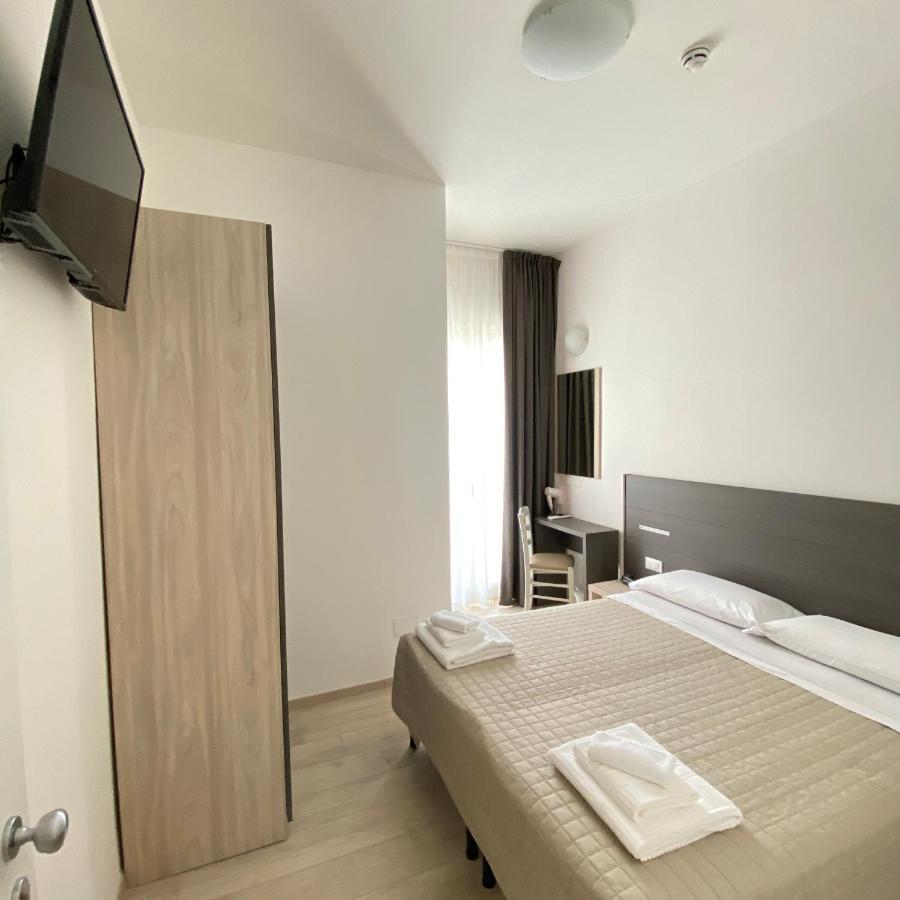 Hotel Bed And Book Rimini Exterior foto