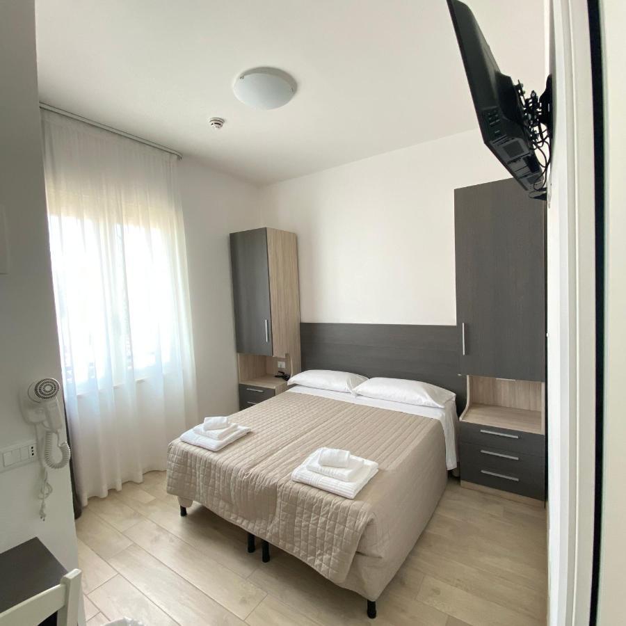 Hotel Bed And Book Rimini Exterior foto