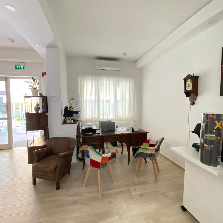 Hotel Bed And Book Rimini Exterior foto