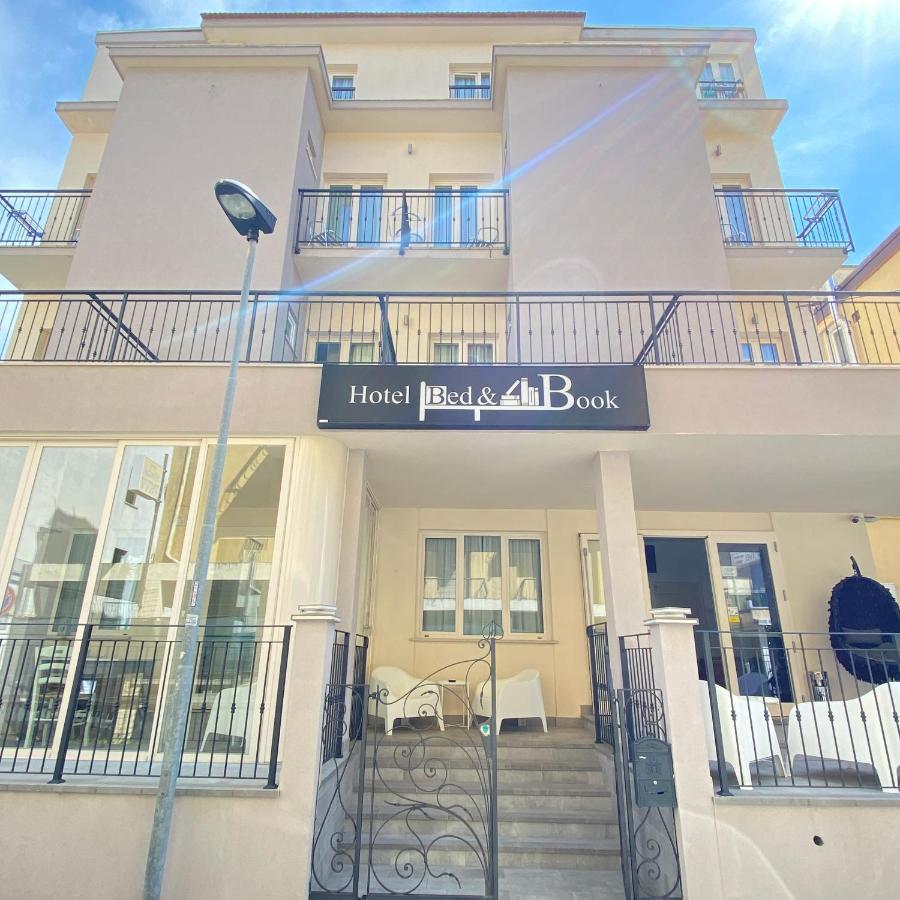 Hotel Bed And Book Rimini Exterior foto