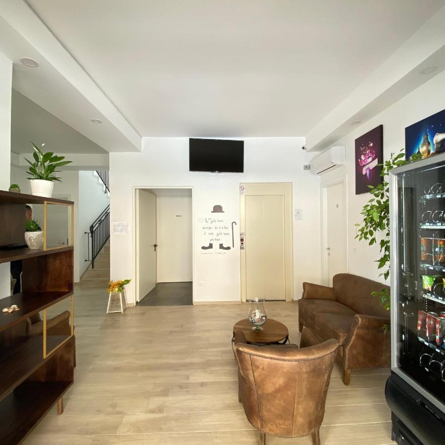 Hotel Bed And Book Rimini Exterior foto