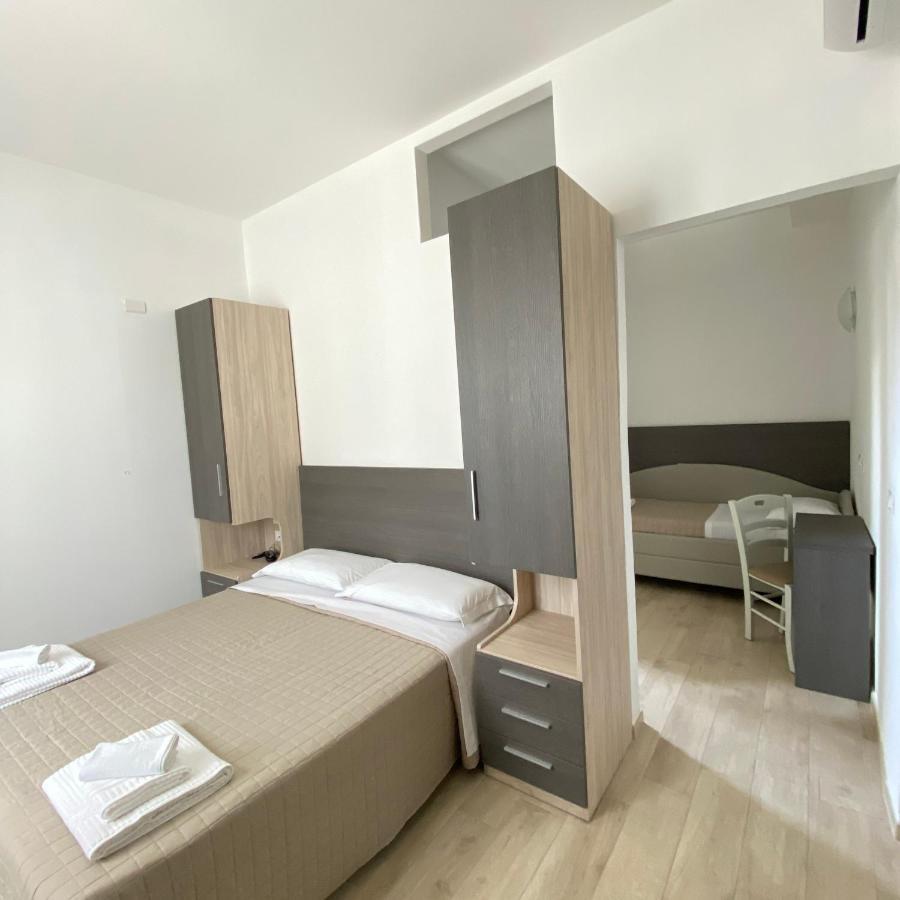 Hotel Bed And Book Rimini Exterior foto