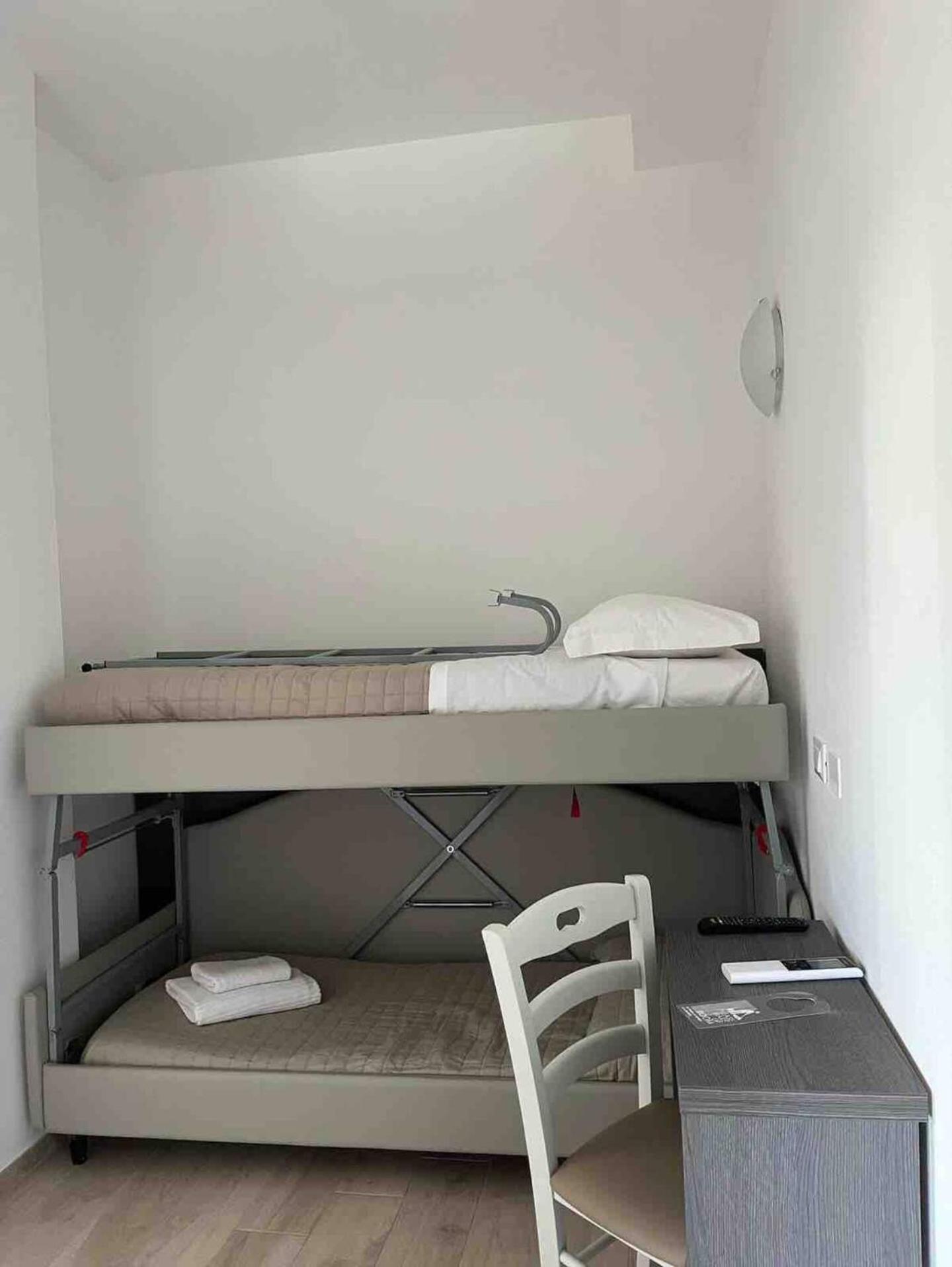 Hotel Bed And Book Rimini Exterior foto