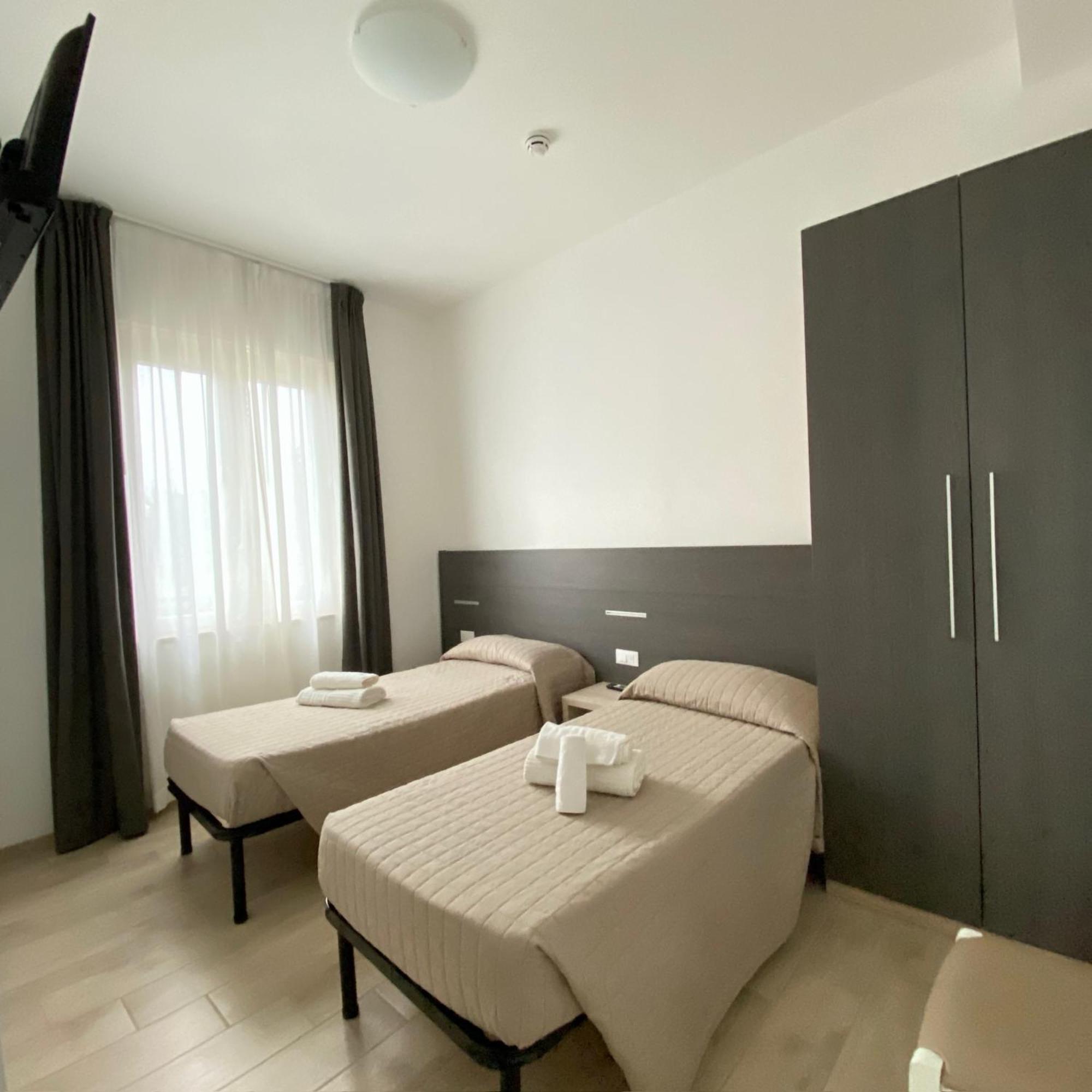 Hotel Bed And Book Rimini Exterior foto
