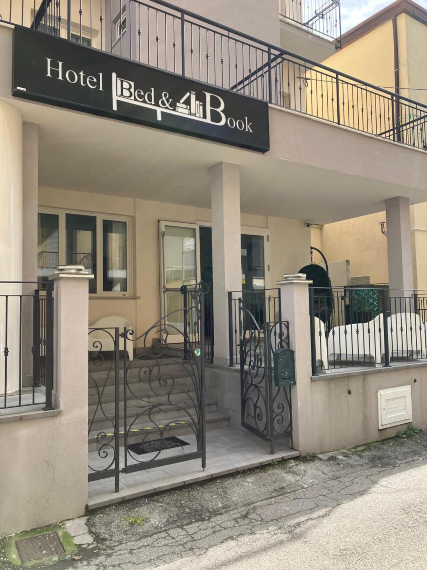 Hotel Bed And Book Rimini Exterior foto