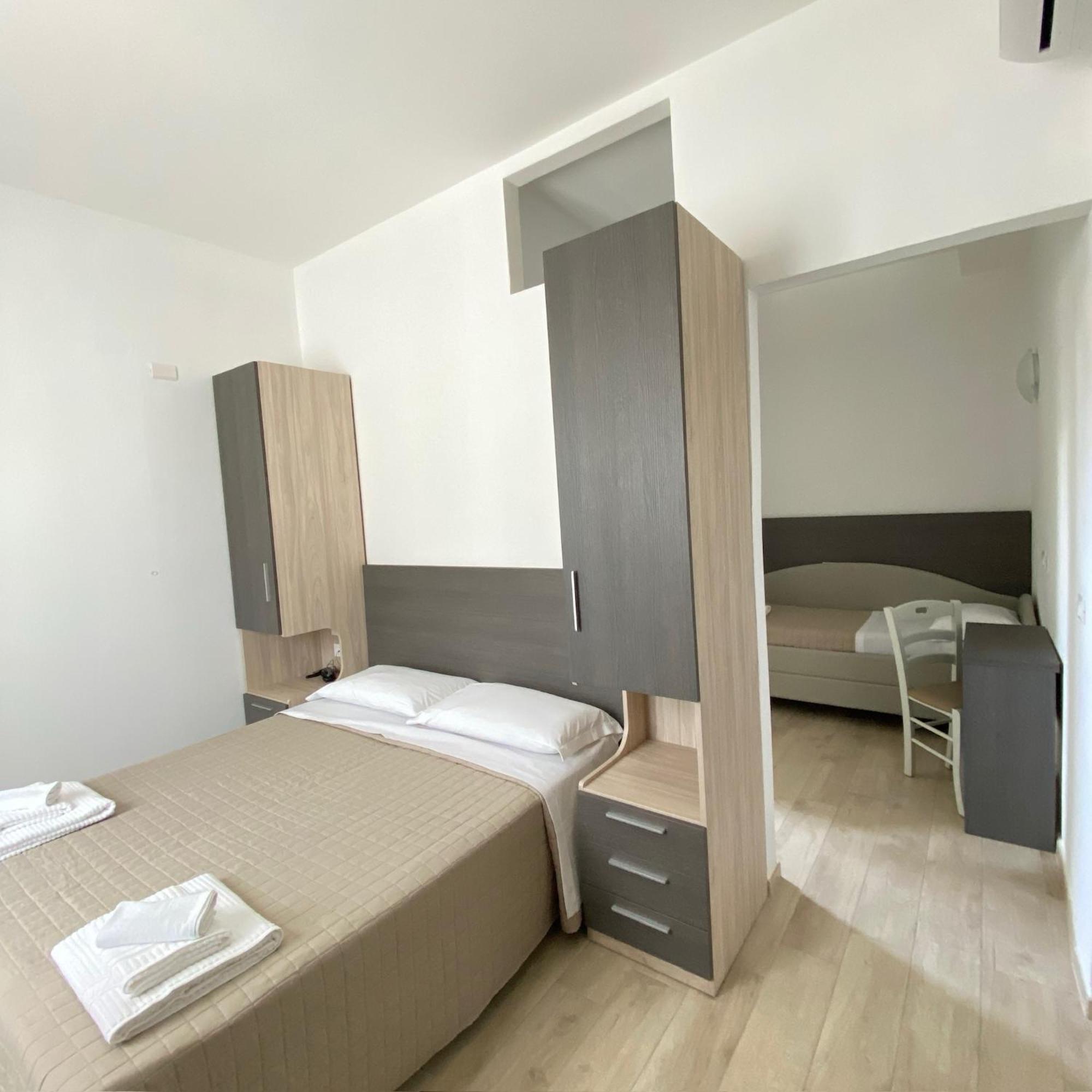 Hotel Bed And Book Rimini Exterior foto