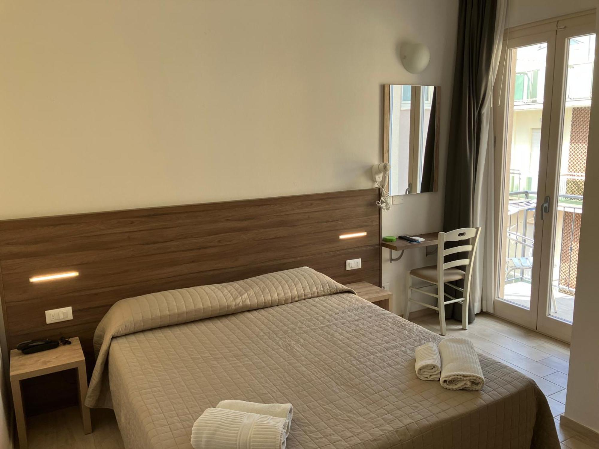 Hotel Bed And Book Rimini Exterior foto